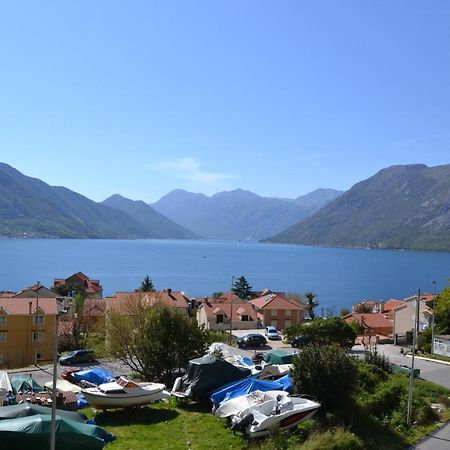 Apartments Dobrisa Kotor Bagian luar foto
