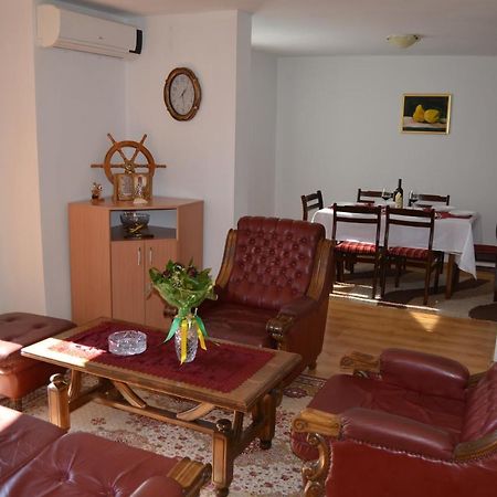 Apartments Dobrisa Kotor Bagian luar foto