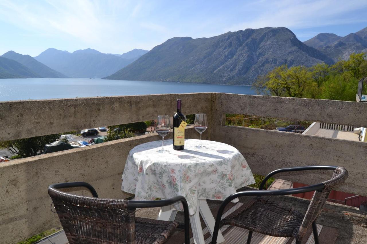 Apartments Dobrisa Kotor Bagian luar foto