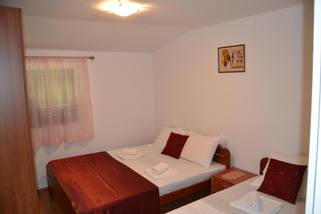 Apartments Dobrisa Kotor Bagian luar foto