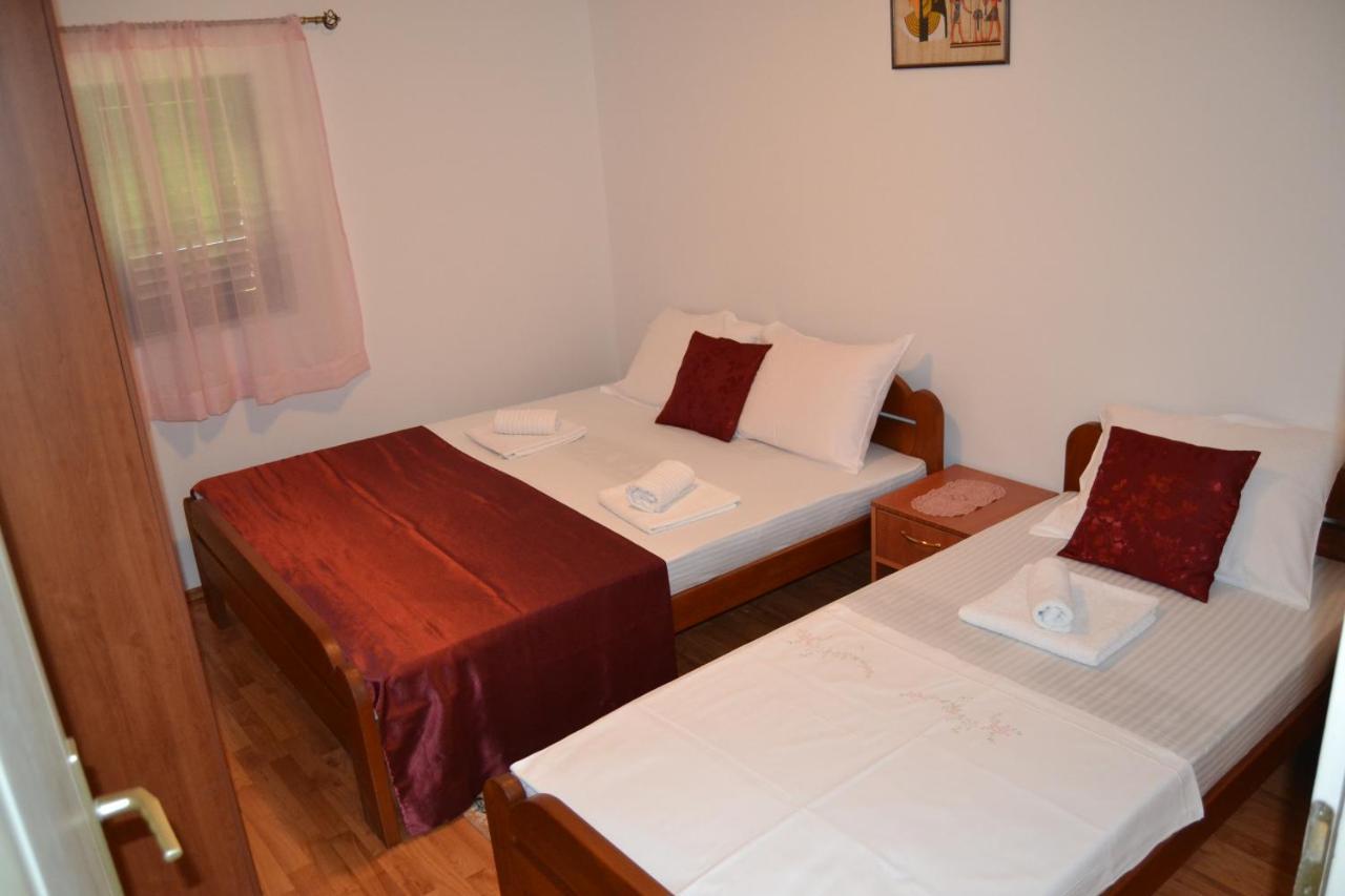 Apartments Dobrisa Kotor Bagian luar foto