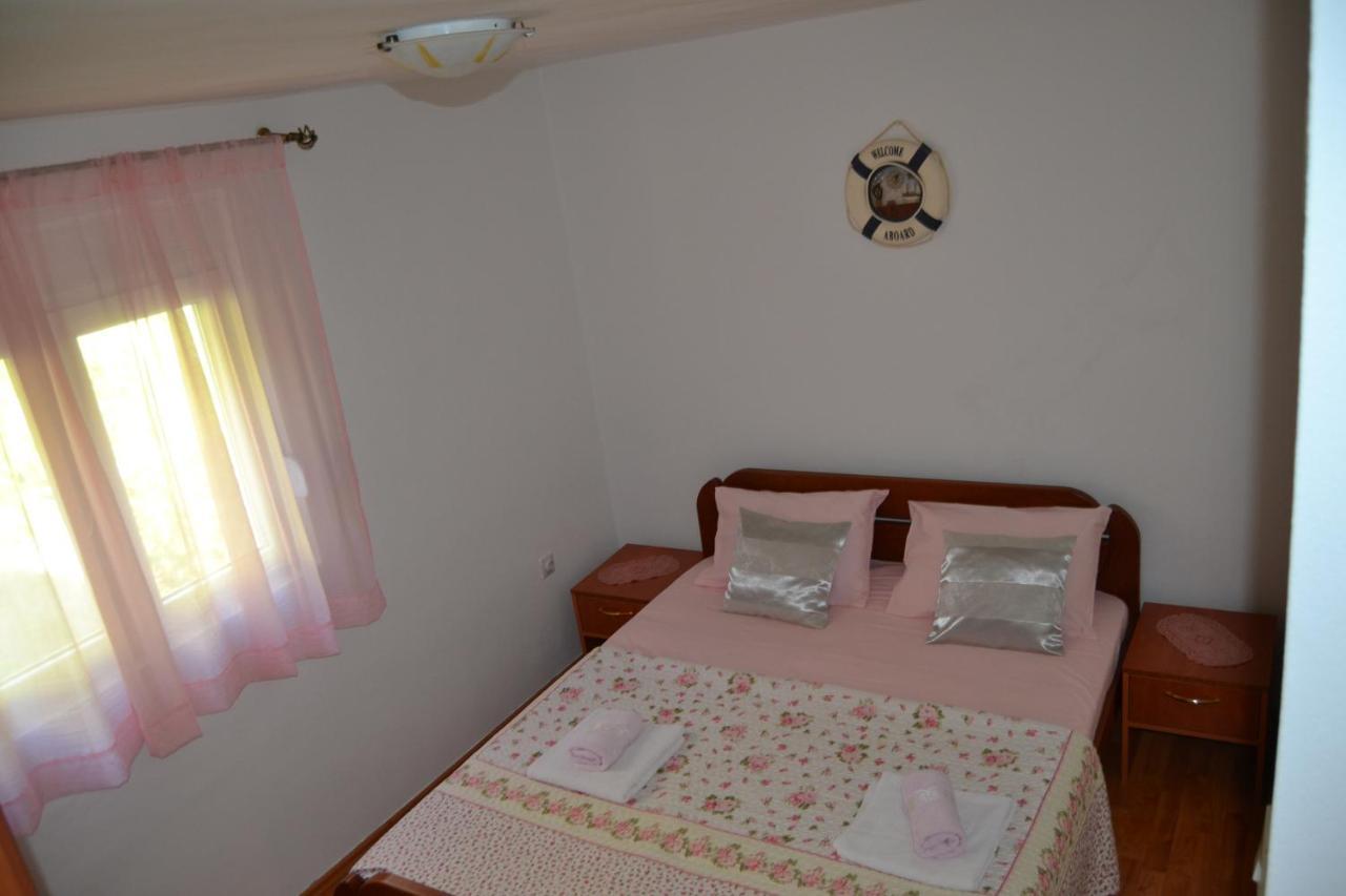 Apartments Dobrisa Kotor Bagian luar foto