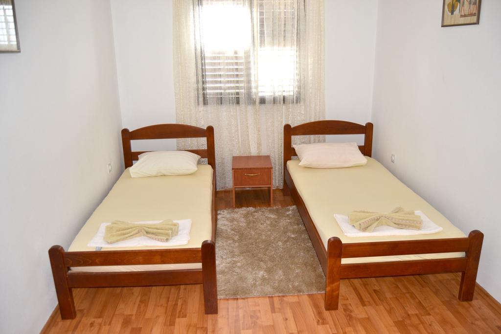 Apartments Dobrisa Kotor Bagian luar foto
