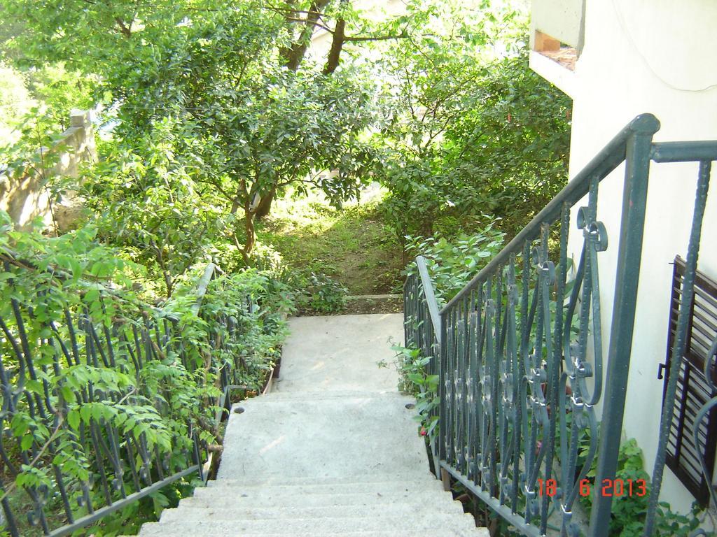 Apartments Dobrisa Kotor Bagian luar foto