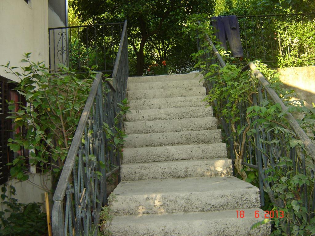 Apartments Dobrisa Kotor Bagian luar foto
