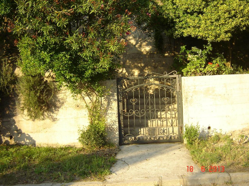 Apartments Dobrisa Kotor Bagian luar foto